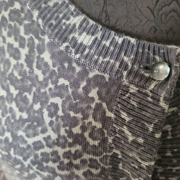 Talbots Womens Leopard Print Cardigan Sweater Medium Cotton & Rayon Blend Gray & - Picture 2 of 6